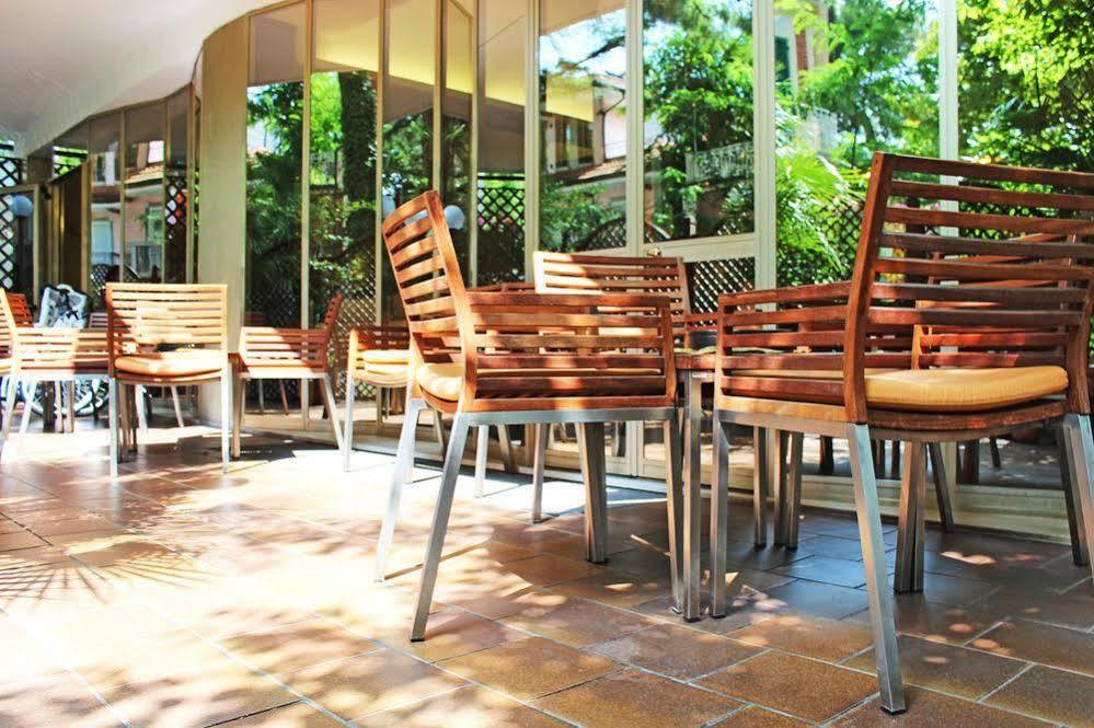 Hotel Saint Tropez Riccione Exteriör bild