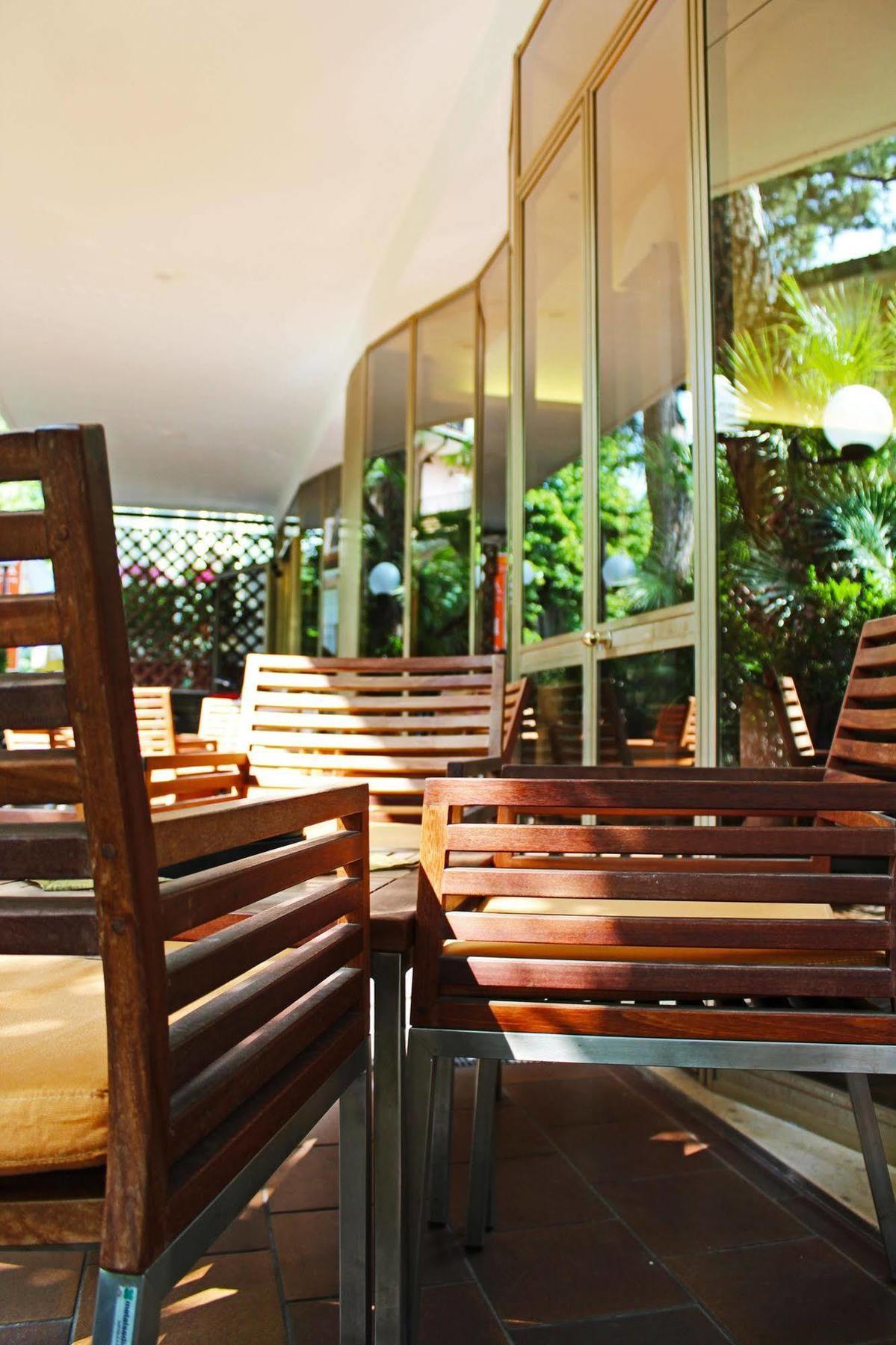 Hotel Saint Tropez Riccione Exteriör bild