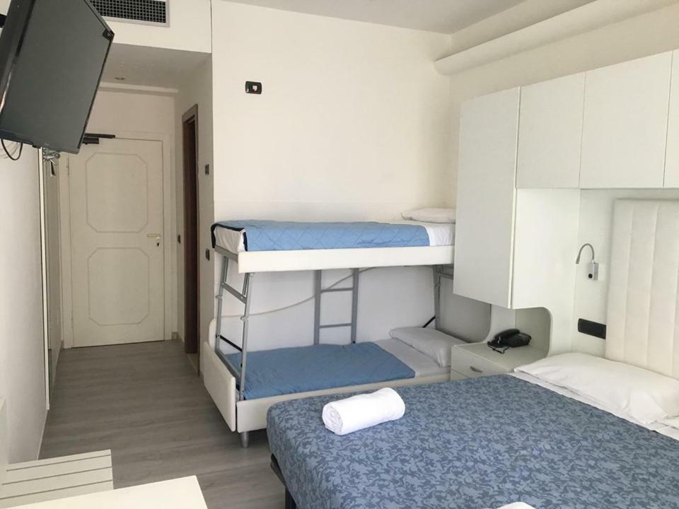 Hotel Saint Tropez Riccione Exteriör bild